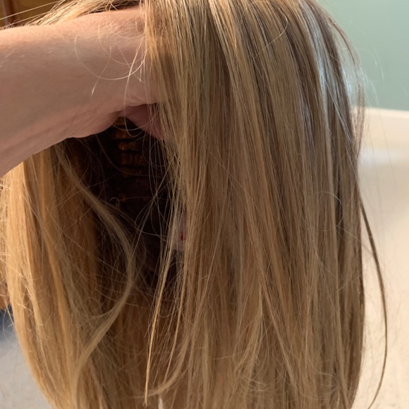 Synthetic wig - Picture 3 of 3